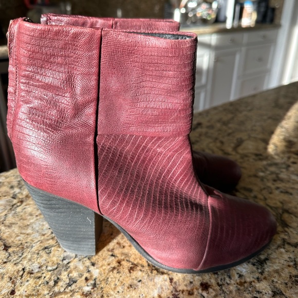 Cute Rag & Bone booties size 39 or US 9.             True to size. Great cond - Picture 2 of 7